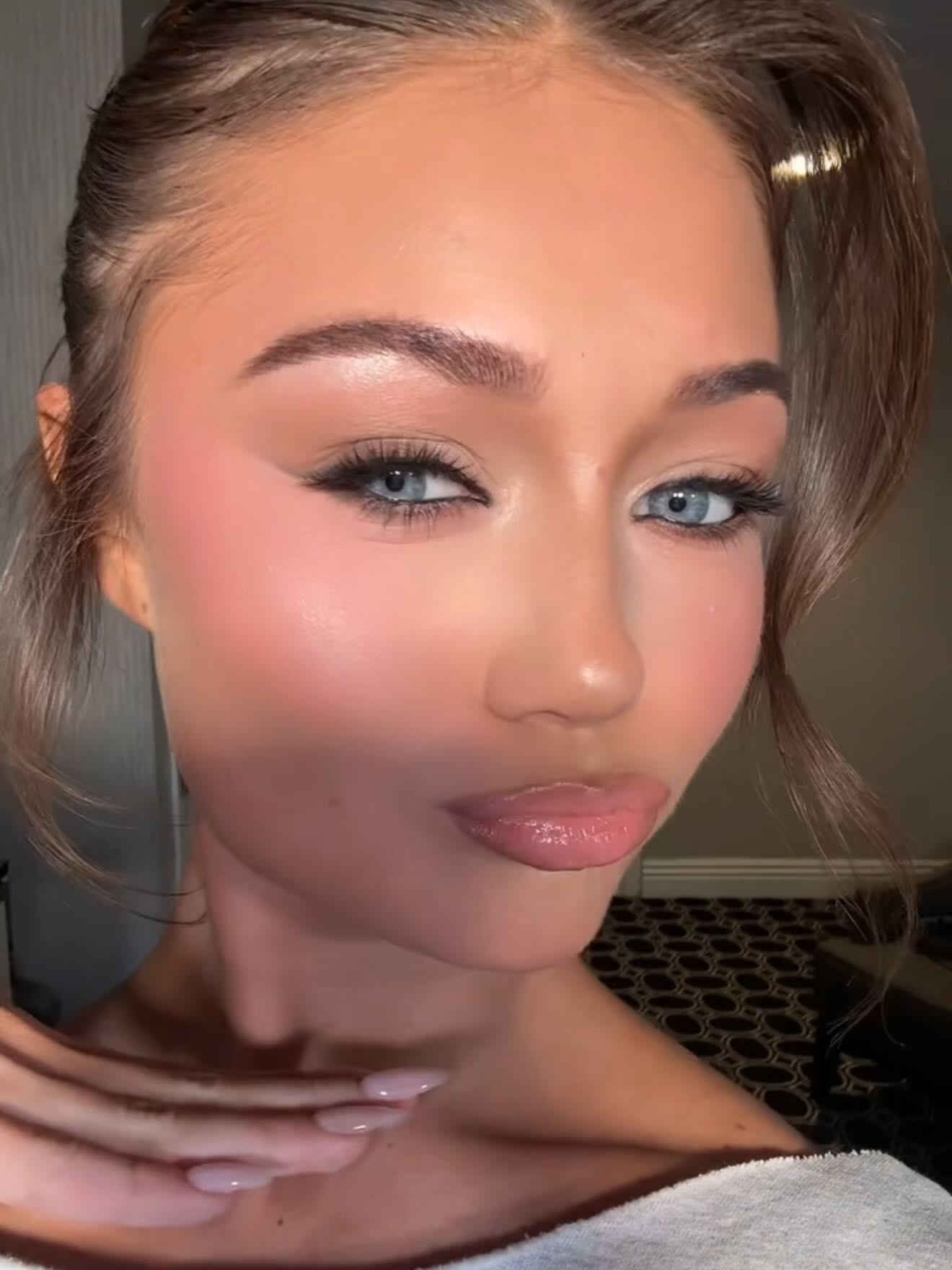 Hailey Bills — makeup by Talia Lyons, photograph 4